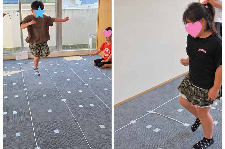 室内で遊ぶ子どもたち