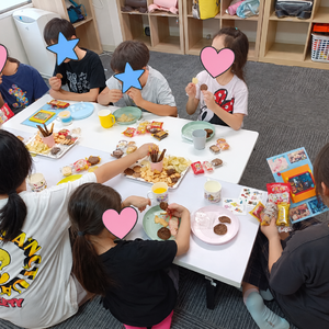 お菓子いっぱいの楽しい子ども会 авази
