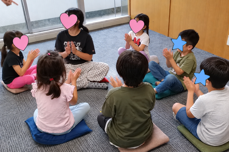 窓辺で楽しむ手拍子の輪